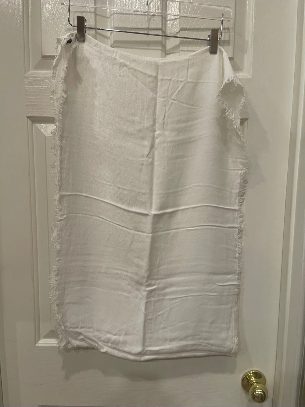 APT.9 White Frayed Edge Women's Scarf 🧣